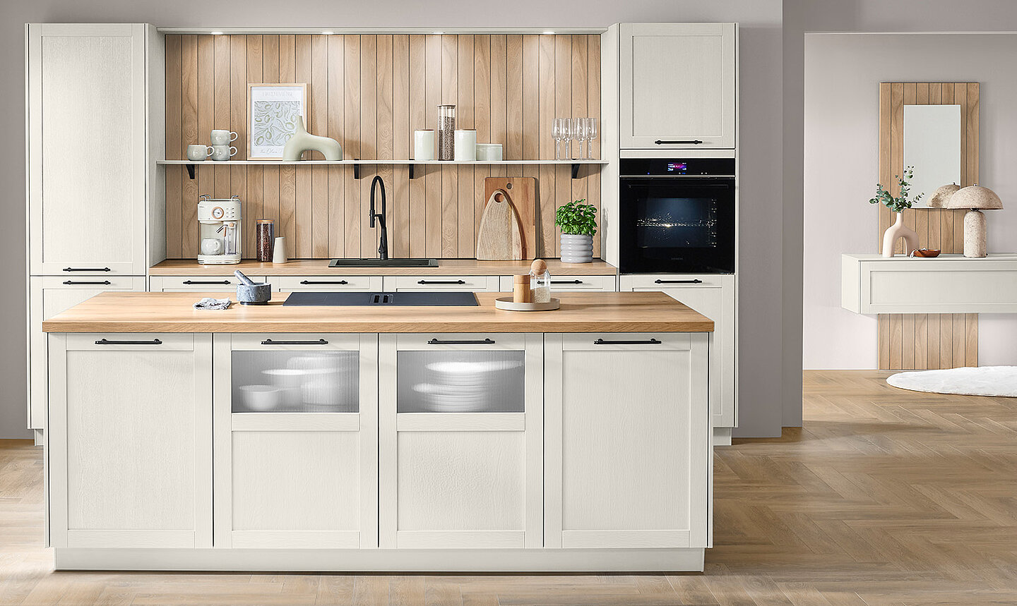 Light country house kitchen FRAME 613 with white wood texture and homely wall cladding in slatted look.